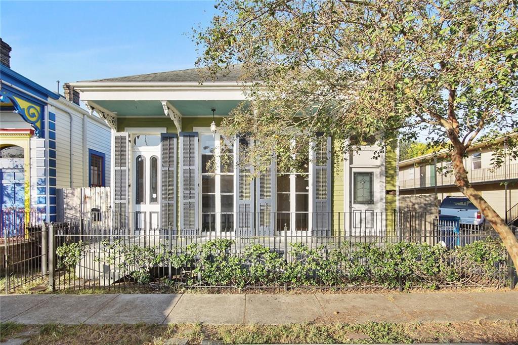 Primary Photo - 906 4th St