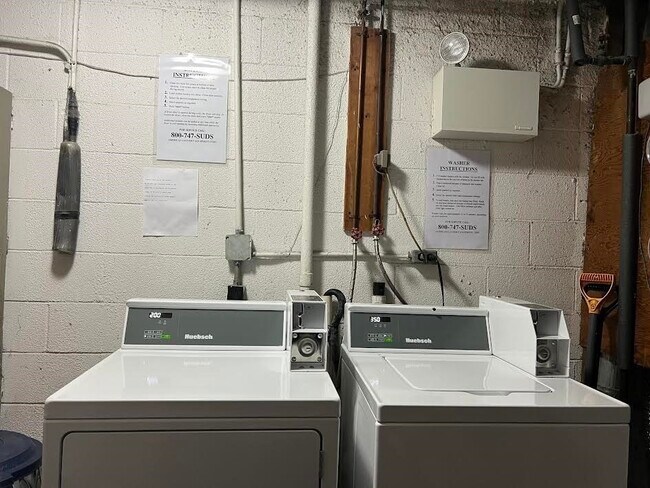 Building Photo - 90 Cedar St