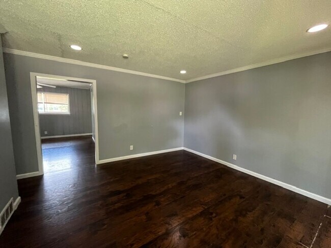 Building Photo - Renovated 3 Bedroom 1.5 Bath Home for Rent!!