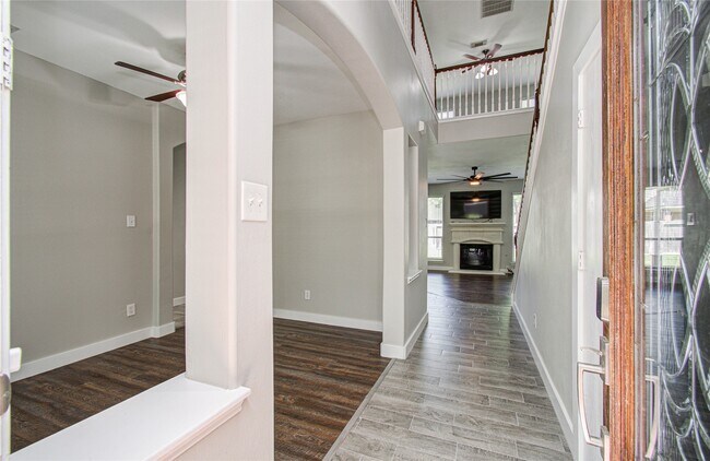 Foto del edificio - 6814 Summer Bridge Ln