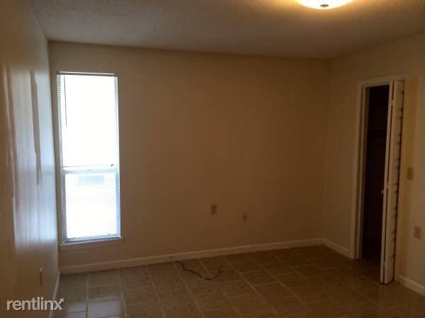 Building Photo - 2 br, 1 bath Apartment - Summerville Villas