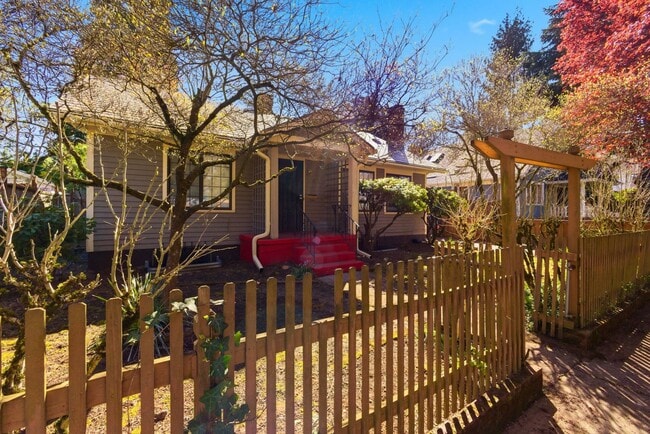 Building Photo - 6626 N Borthwick Ave