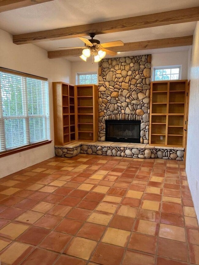 Building Photo - 16 Vista Encantada Dr