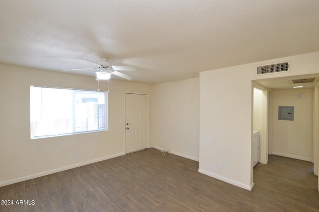 Building Photo - 2719 E Tierra Buena Ln