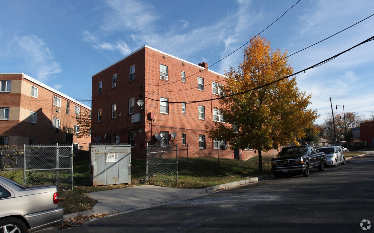Building Photo - 5920 Foote St NE