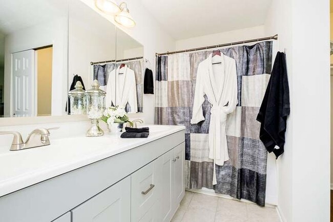 Master Bath - 7675 Waterwood Dr