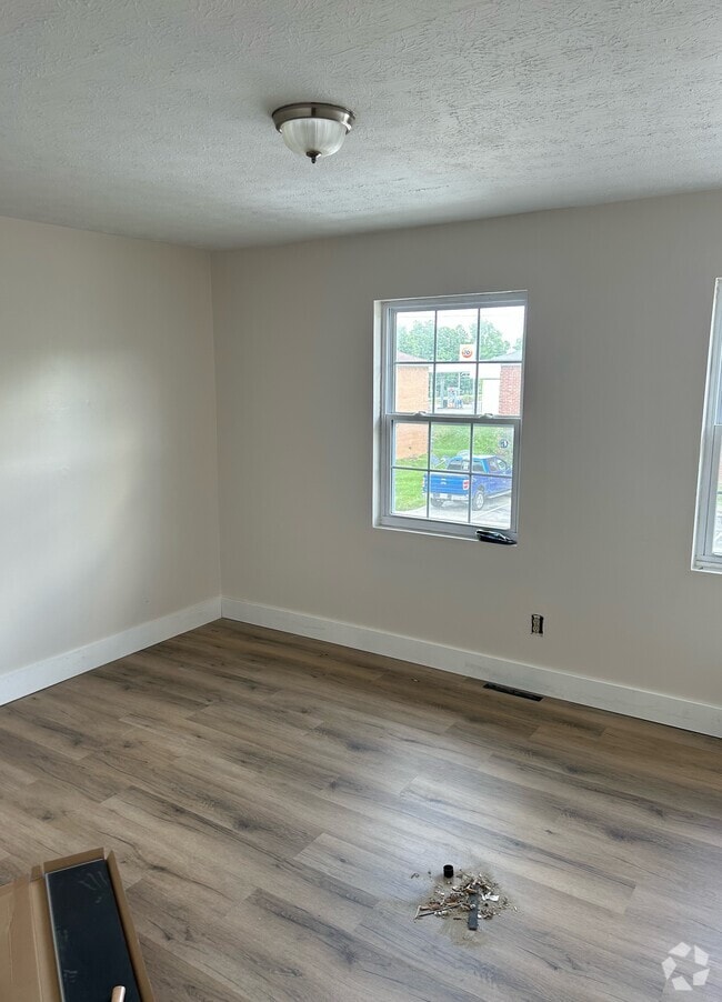 Building Photo - 102 Barnes Ln