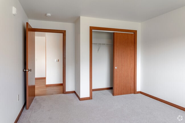 1BR, 1BA - 719SF - Westfield Apartments