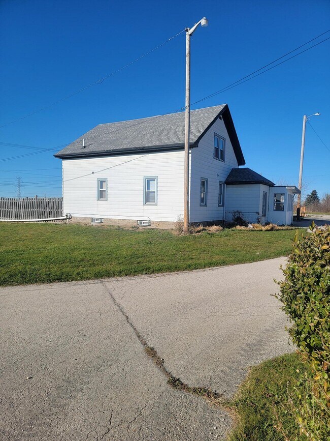 Foto del edificio - 8323 US-41