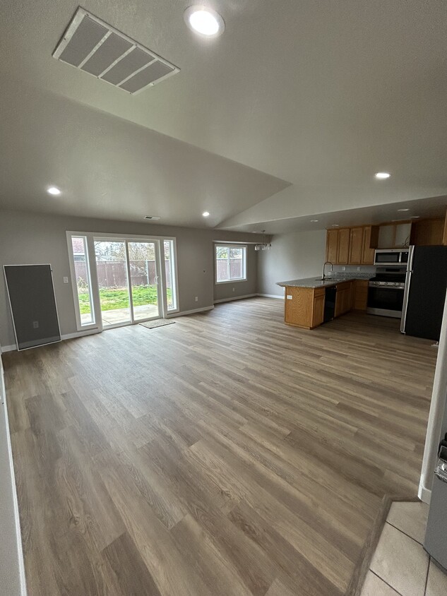 Building Photo - 941 Laurel St