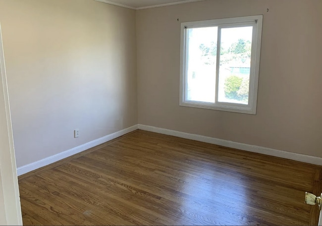 Building Photo - 500 87th St