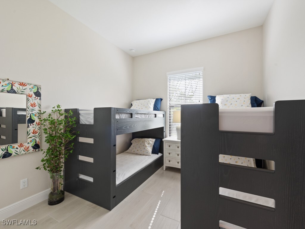 Foto principal - 837 99th Ave N