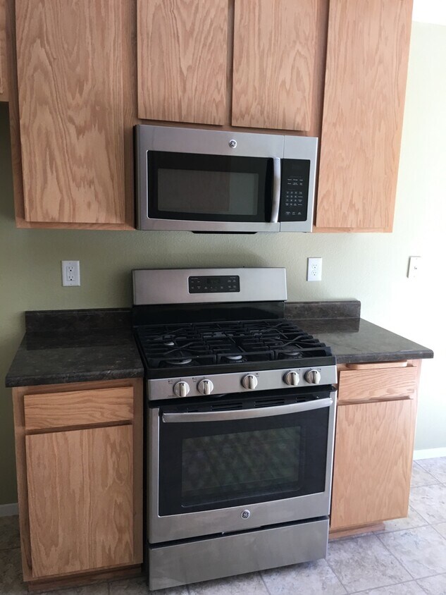 Building Photo - 4 Bedroom House in Biggs COMING SOON!