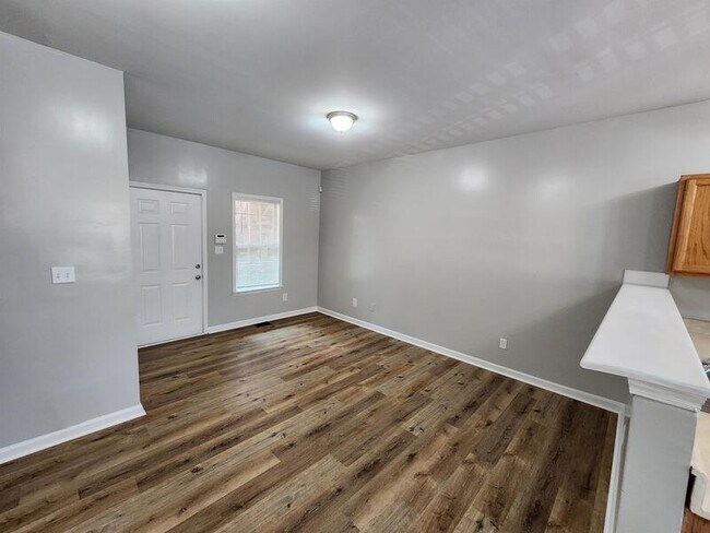Building Photo - 1426 Eric St SE