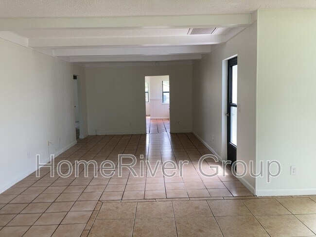 Foto del edificio - 908 69th Ave W