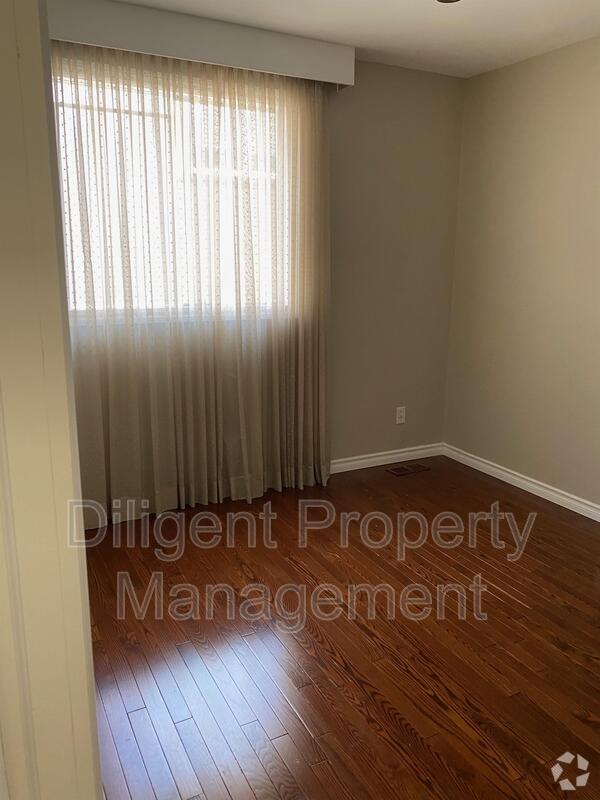 Apartments under C1,500 in Smithennismorelakefield, ON 2 Rentals