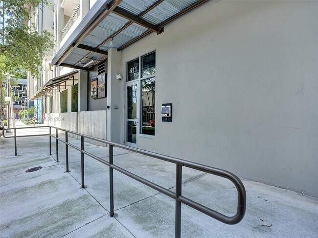 Foto del edificio - 411 NW 1st Ave