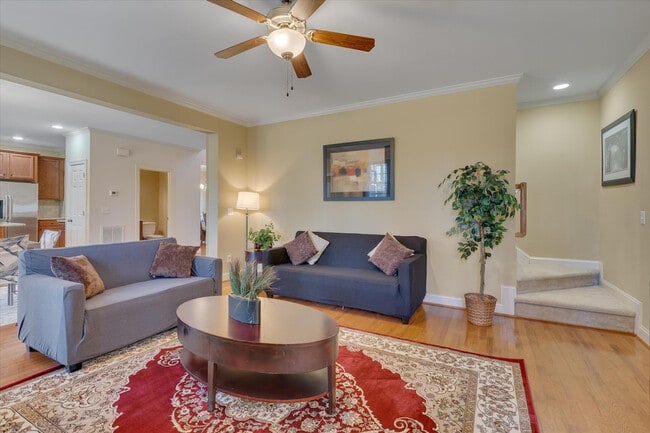 Building Photo - 320 Lawrence Rd