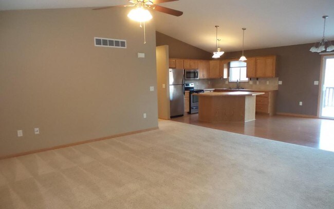 Foto del edificio - 405 Highland Ridge Dr