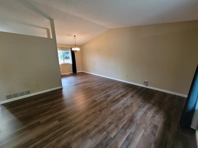 Foto del edificio - 5280 Mule Deer Dr