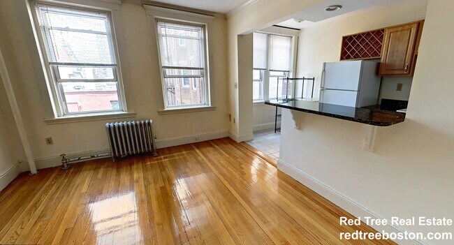 Building Photo - 131 Park Dr