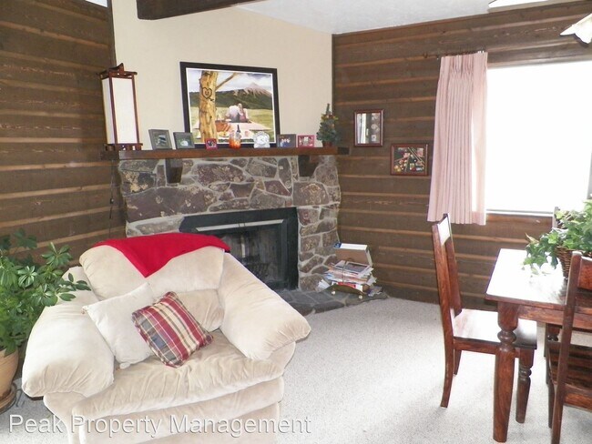 Building Photo - 2 br, 1 bath House - 755 Gothic Rd. Unit 3