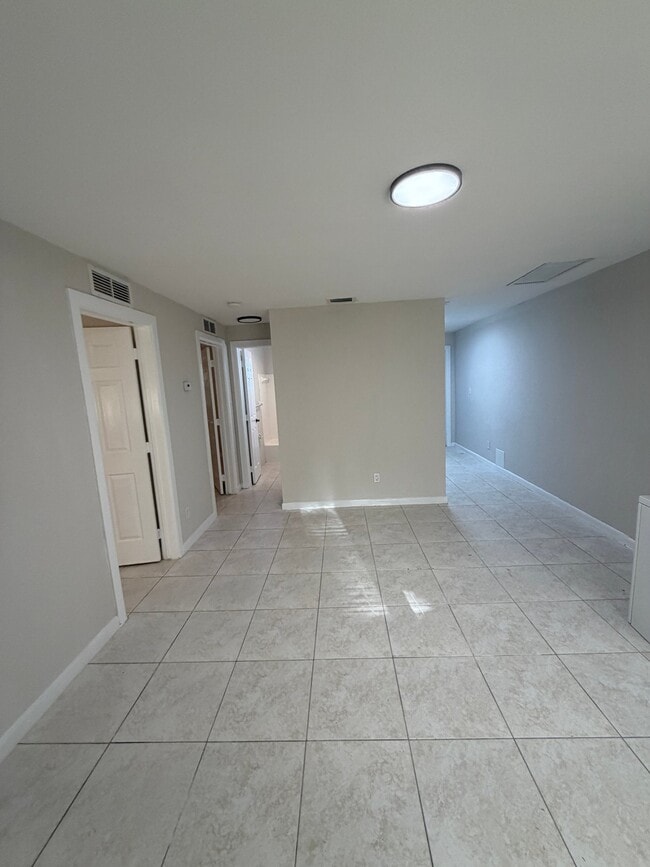 Photo - 700 SW 15th Ave Apartment