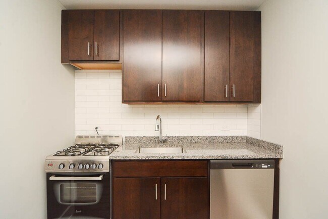 Building Photo - 1352 N Dearborn St