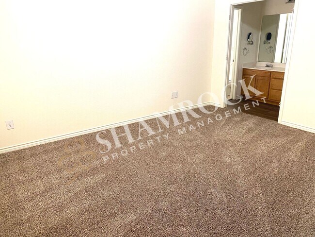 Foto del edificio - Surrey Ridge Duplex