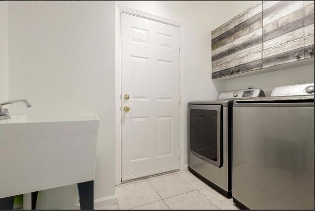 LAUNDRY ROOM - 2505 Glendale Dr