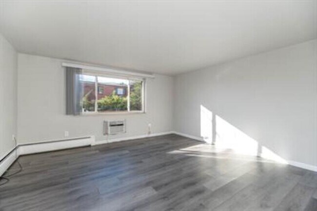 Building Photo - 670 Miller Ct