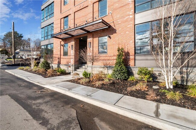 Foto del edificio - 55 Woodside Ave