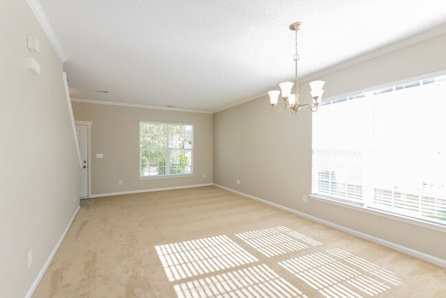 Building Photo - 4521 Hyperion Ct