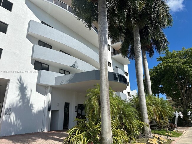Building Photo - 2301 SW 27th Ave