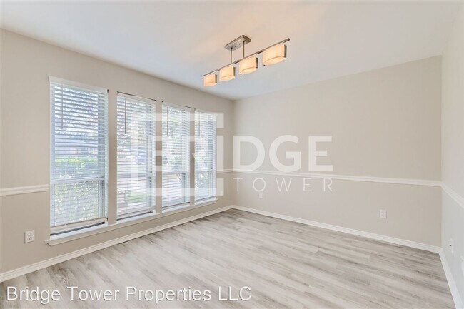 Building Photo - 4 br, 2.5 bath House - 2933 Deep Valley Trail