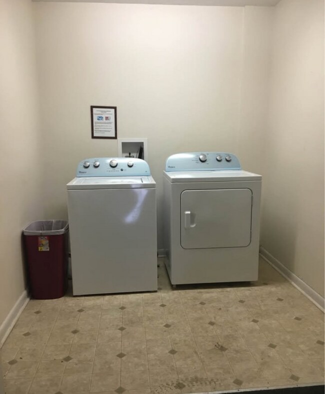 Foto del edificio - 18 Greenwood Dr