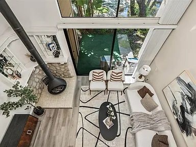 Building Photo - 204 Pineview