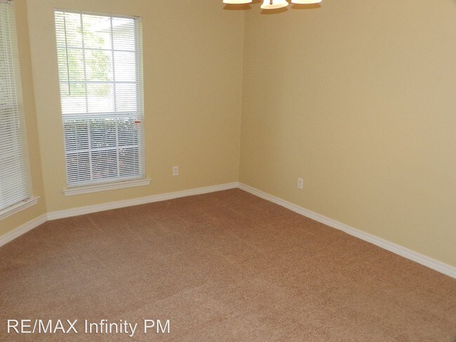 Building Photo - 5609 Forest Hills Ln