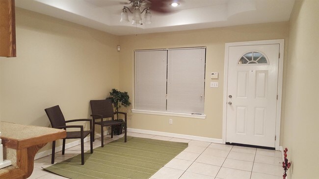 Building Photo - 2300 N Erica St