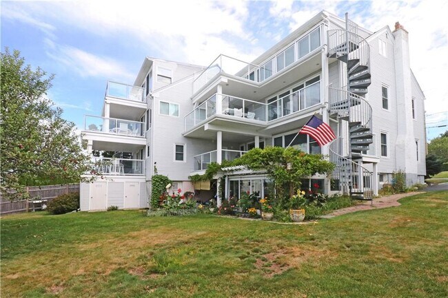 Foto del edificio - 249 Tuckerman Ave