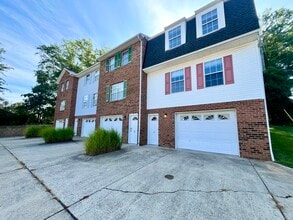 Building Photo - 5 Thistlewood Ln