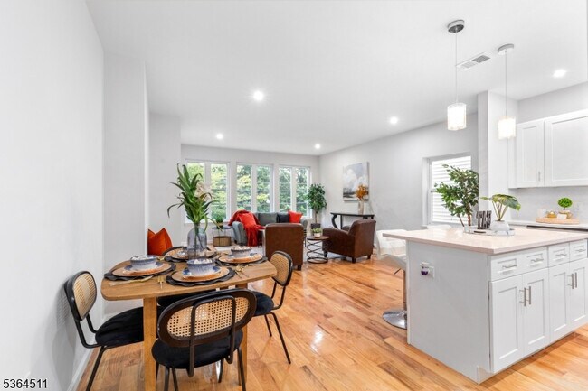 Foto del edificio - 22 Speedway Ave