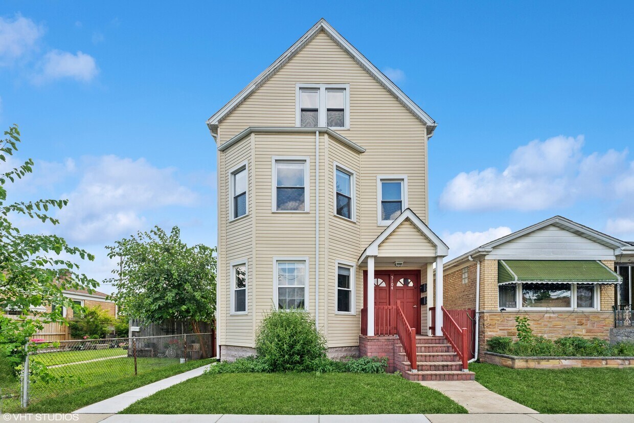 Foto principal - 5104 N Austin Ave
