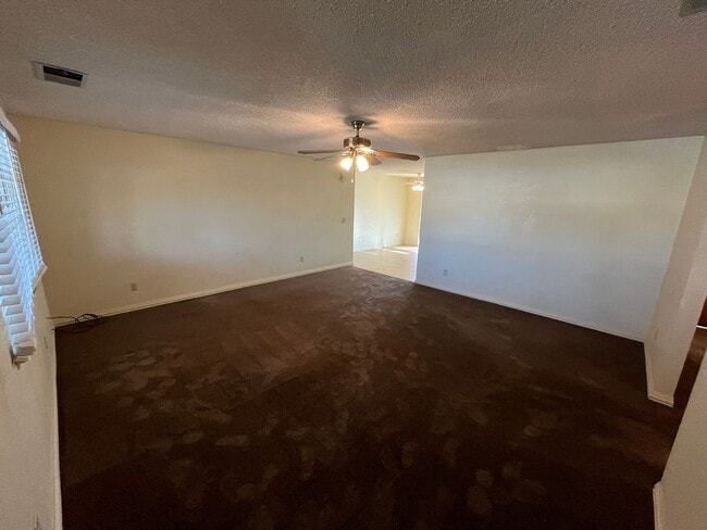 Building Photo - UPCOMING Wonderful Porterville Home