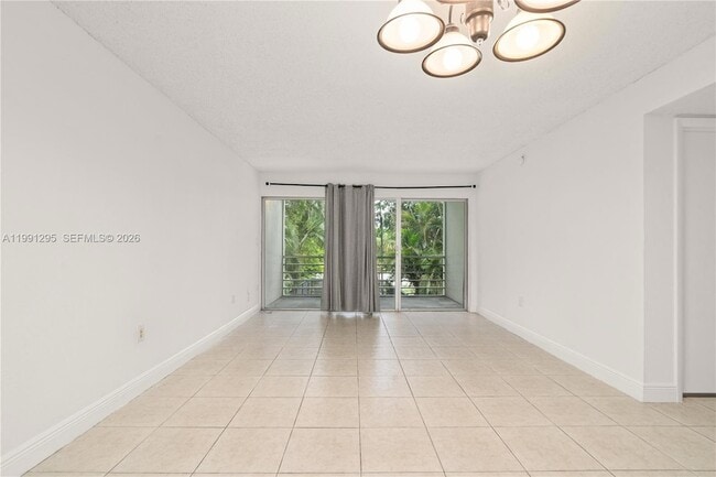 Foto del edificio - 4205 N University Dr