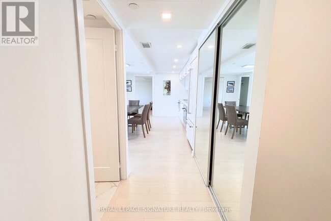 Photo du bâtiment - 50 McCaul St