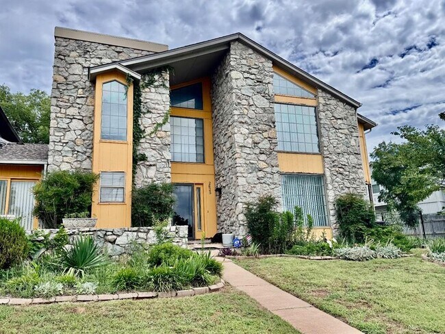 Foto del edificio - 2825 Tealwood Dr
