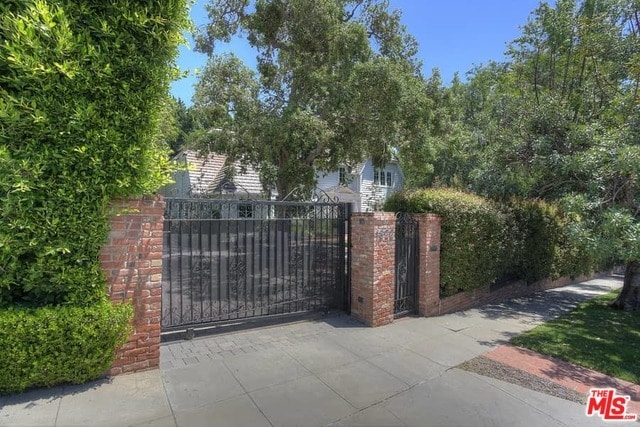 Building Photo - 1822 Camino Palmero St