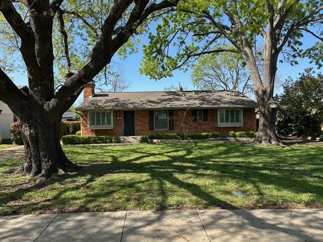 Building Photo - 522 Westwood Dr