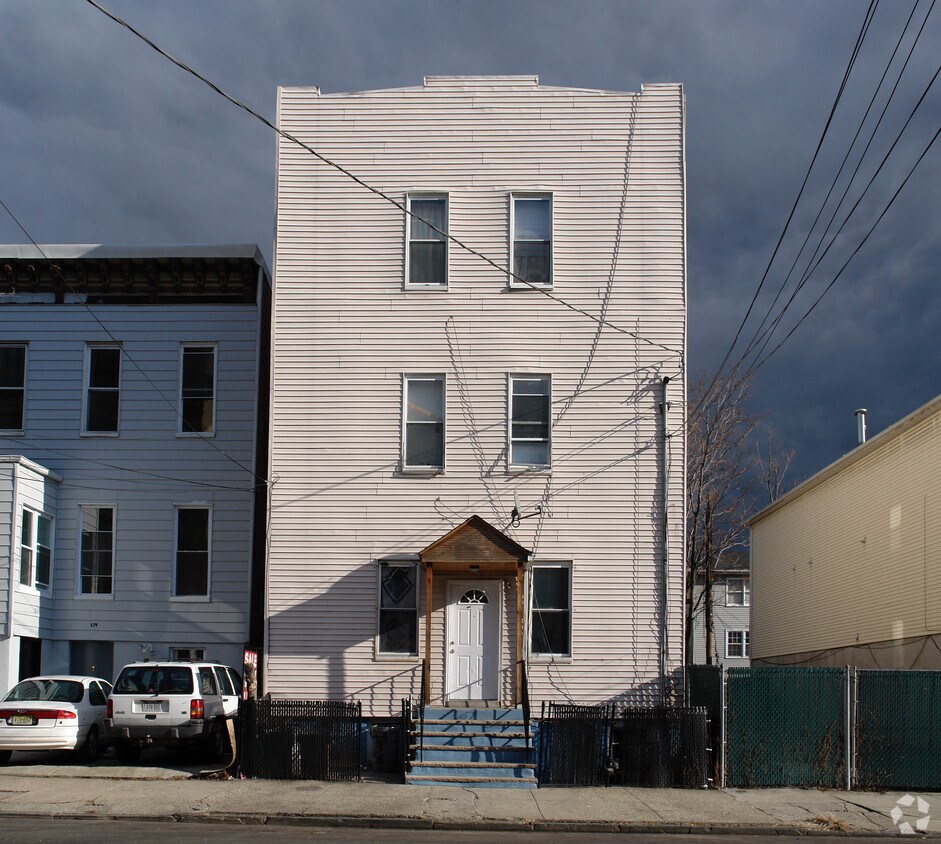 Building Photo - 182 Webster Ave